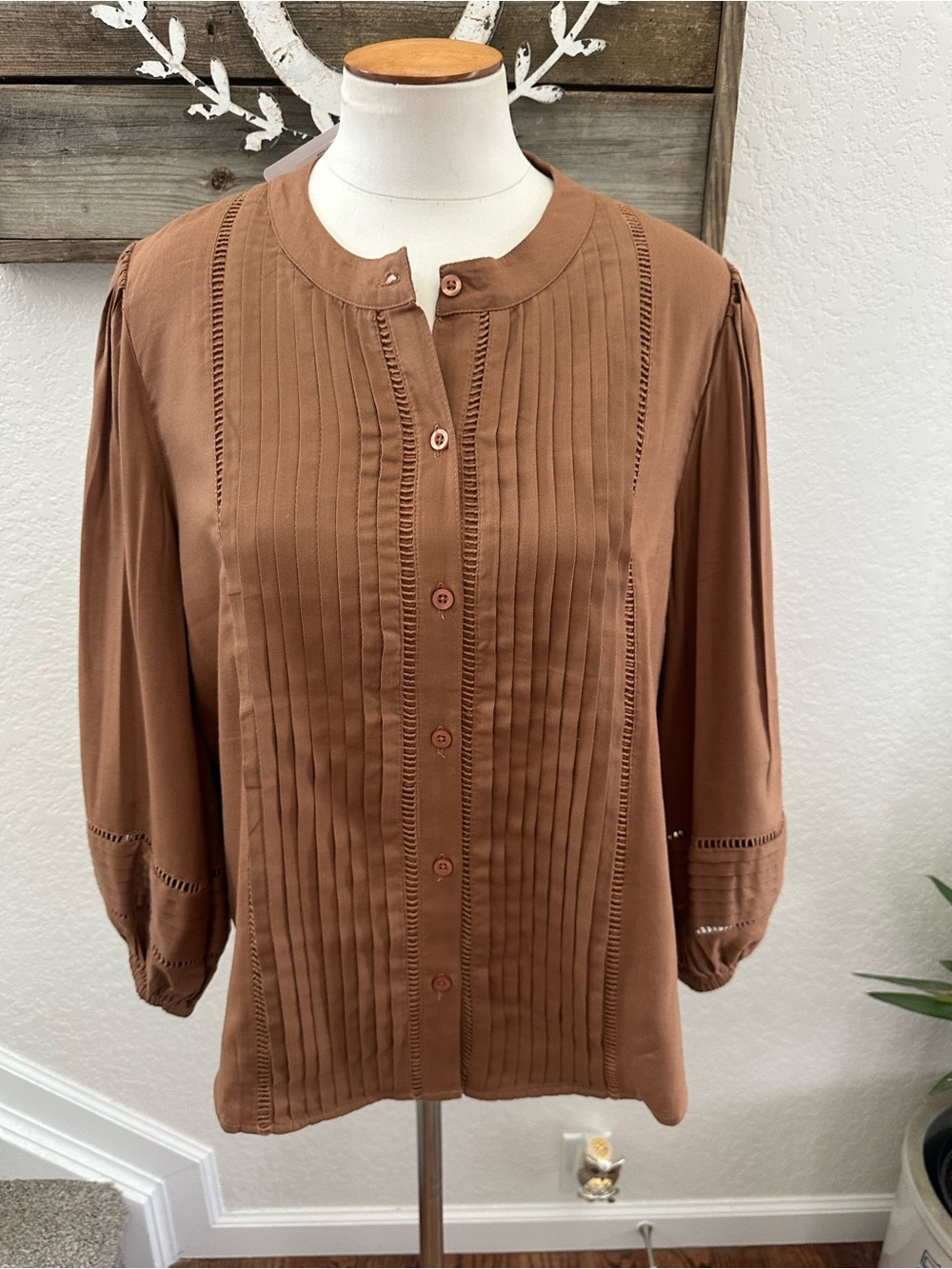 Evereve Lenny brown pleated front blouse top ladies size L NWT